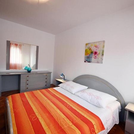Apartments Mihovilovic - 50 M From Beach Slatine Eksteriør billede