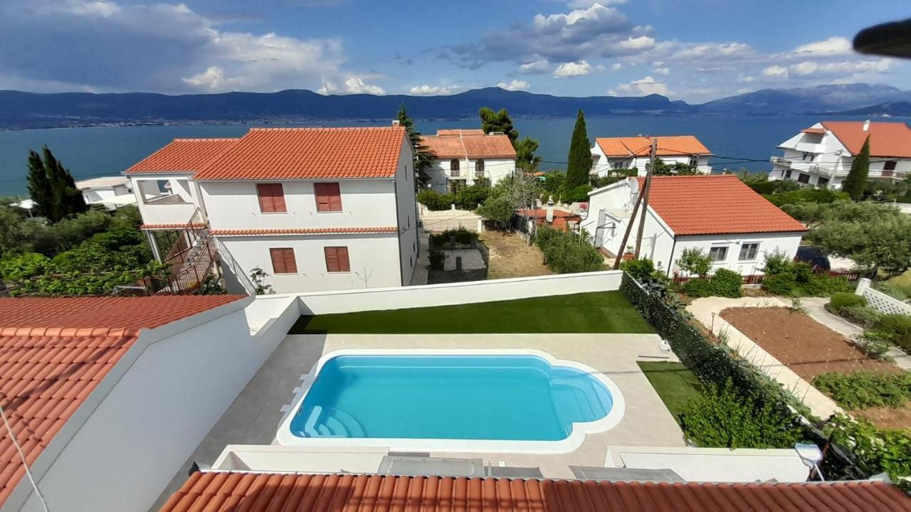 Apartments Mihovilovic - 50 M From Beach Slatine Eksteriør billede