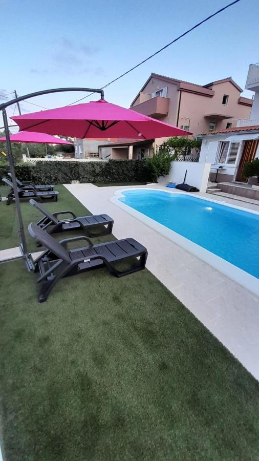 Apartments Mihovilovic - 50 M From Beach Slatine Eksteriør billede