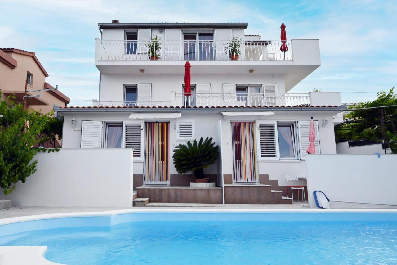 Apartments Mihovilovic - 50 M From Beach Slatine Eksteriør billede