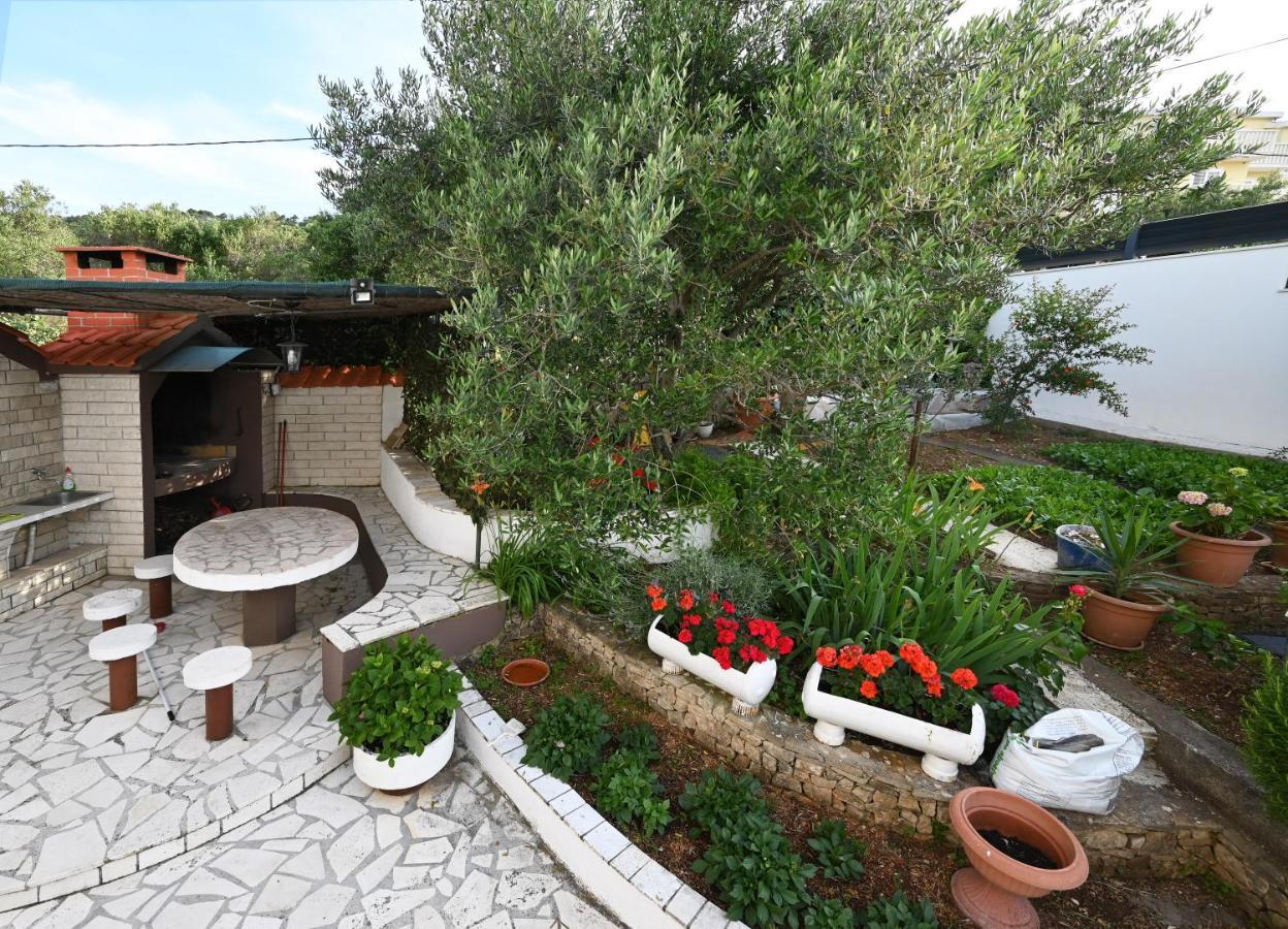 Apartments Mihovilovic - 50 M From Beach Slatine Eksteriør billede