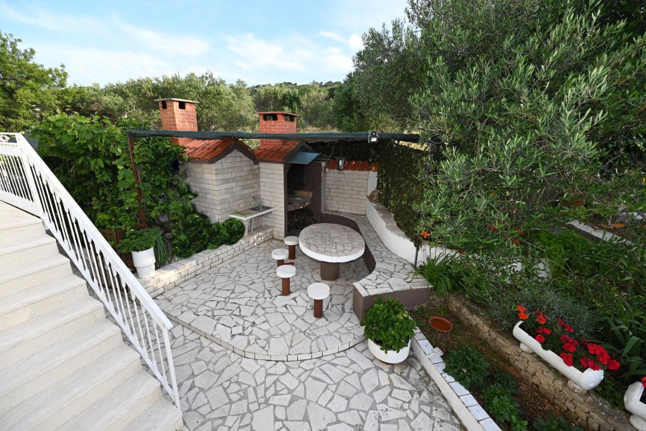 Apartments Mihovilovic - 50 M From Beach Slatine Eksteriør billede