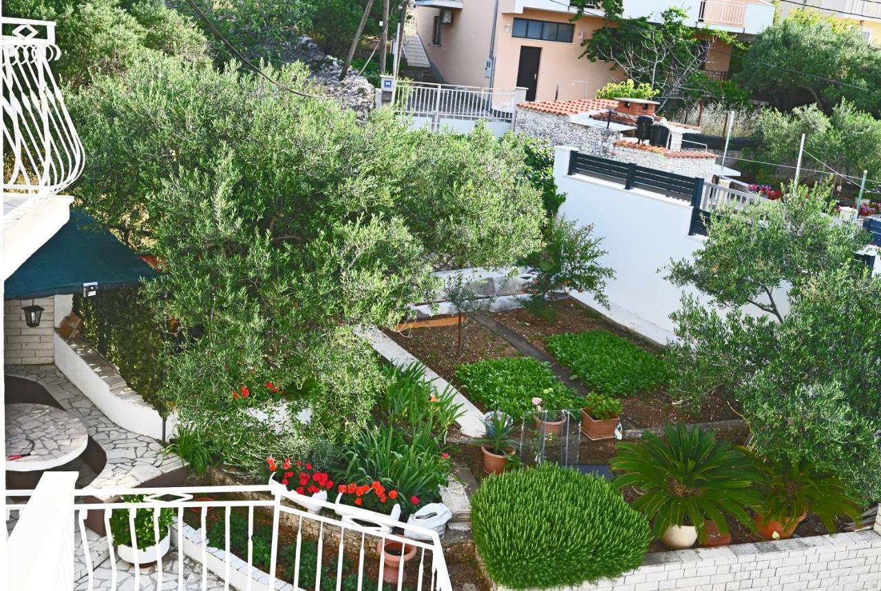 Apartments Mihovilovic - 50 M From Beach Slatine Eksteriør billede