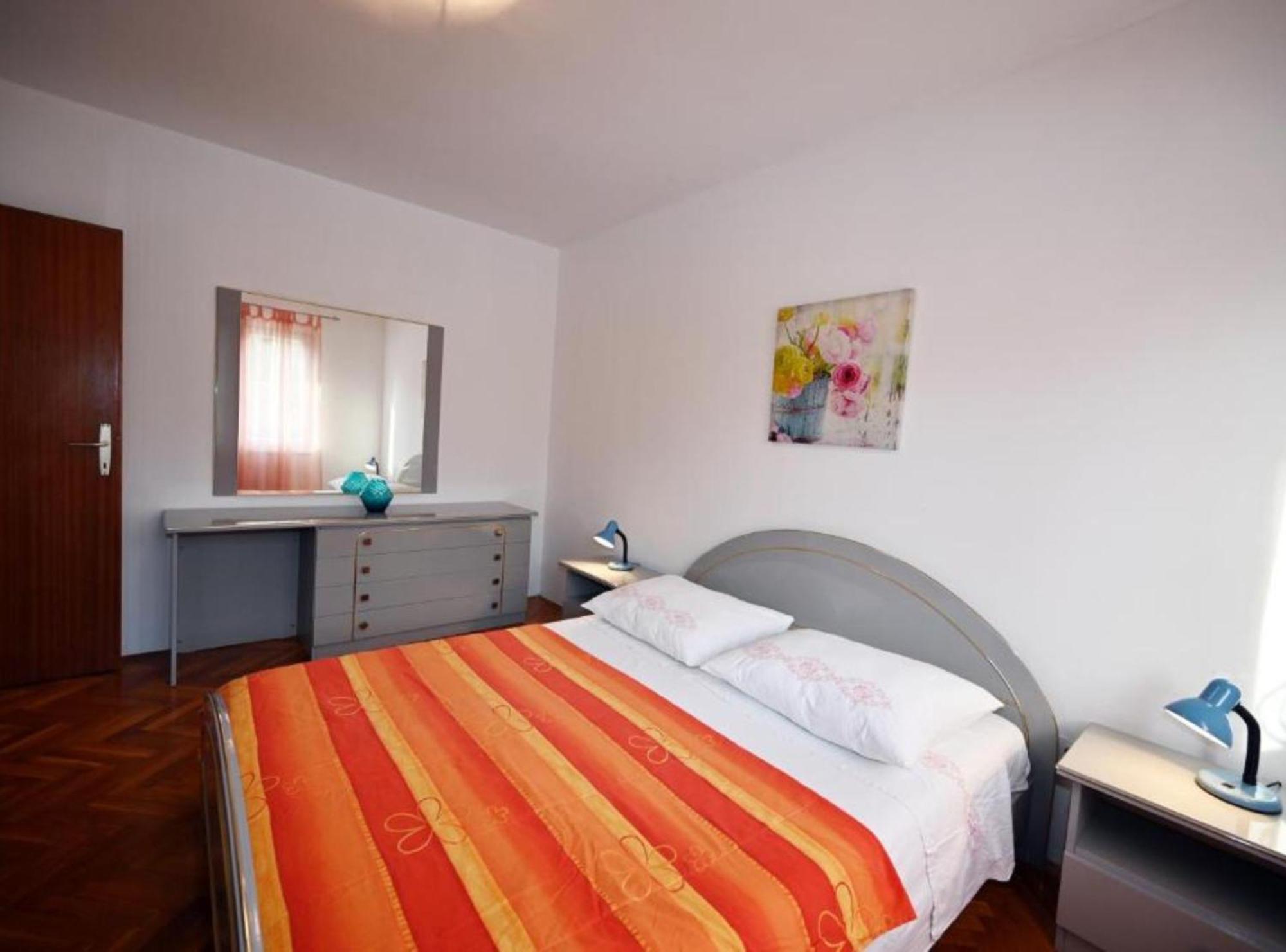 Apartments Mihovilovic - 50 M From Beach Slatine Eksteriør billede