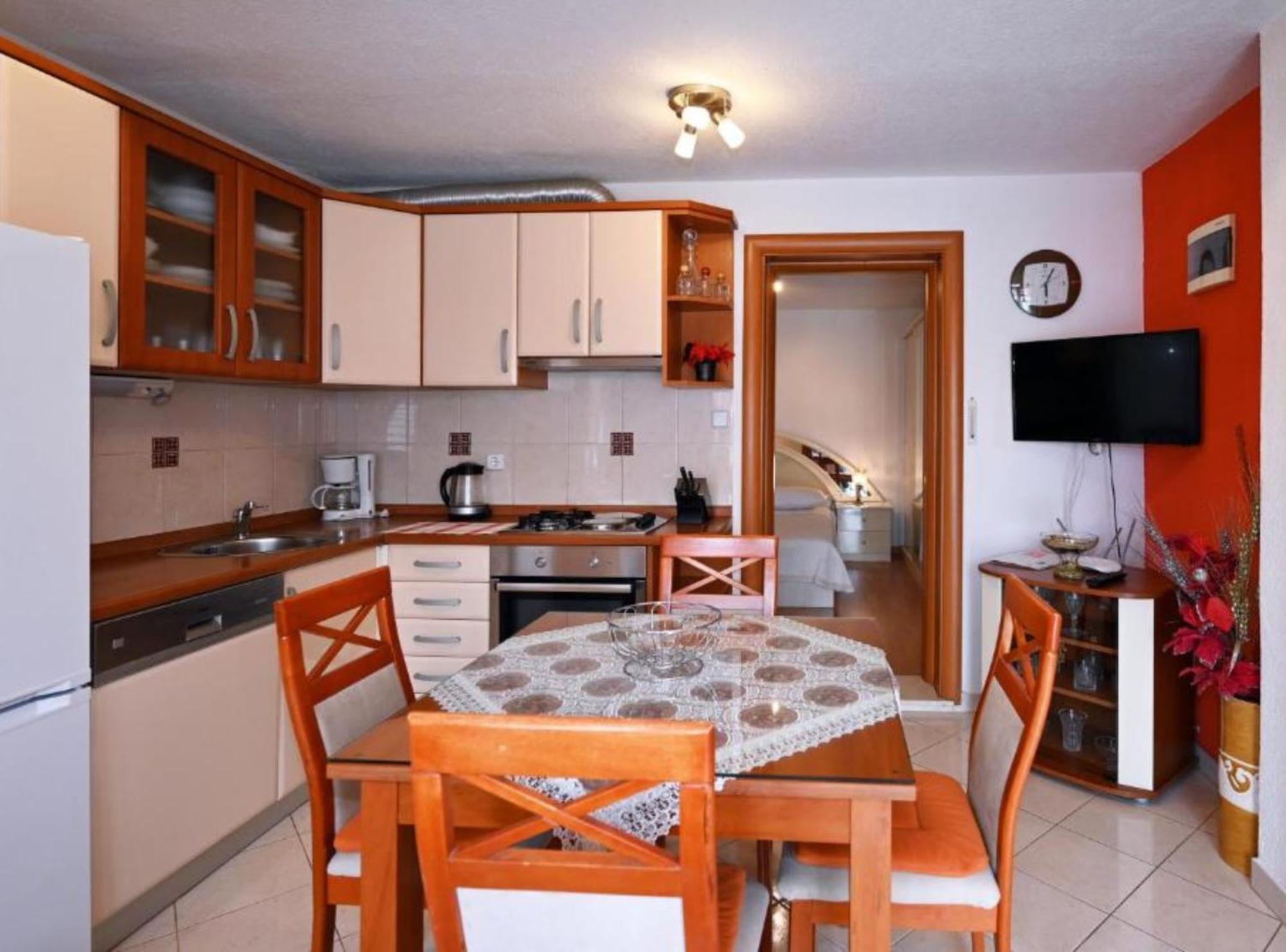 Apartments Mihovilovic - 50 M From Beach Slatine Eksteriør billede