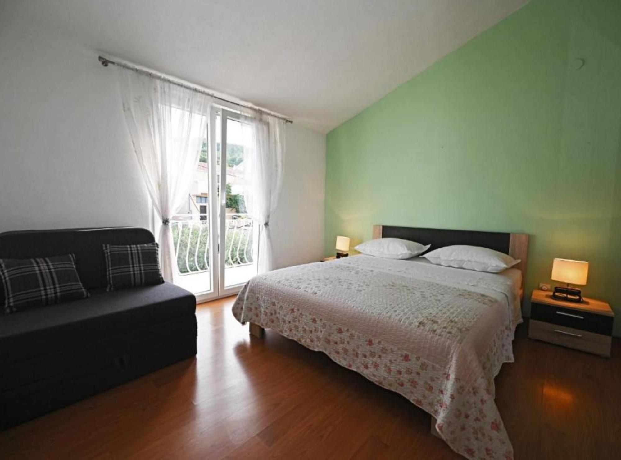 Apartments Mihovilovic - 50 M From Beach Slatine Eksteriør billede