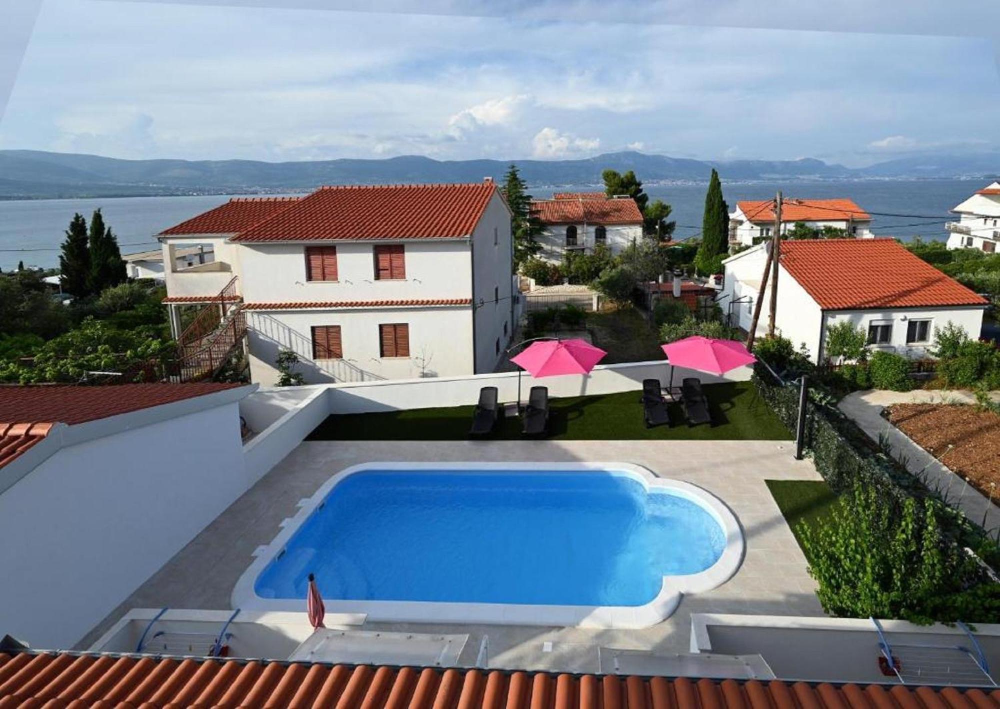 Apartments Mihovilovic - 50 M From Beach Slatine Eksteriør billede