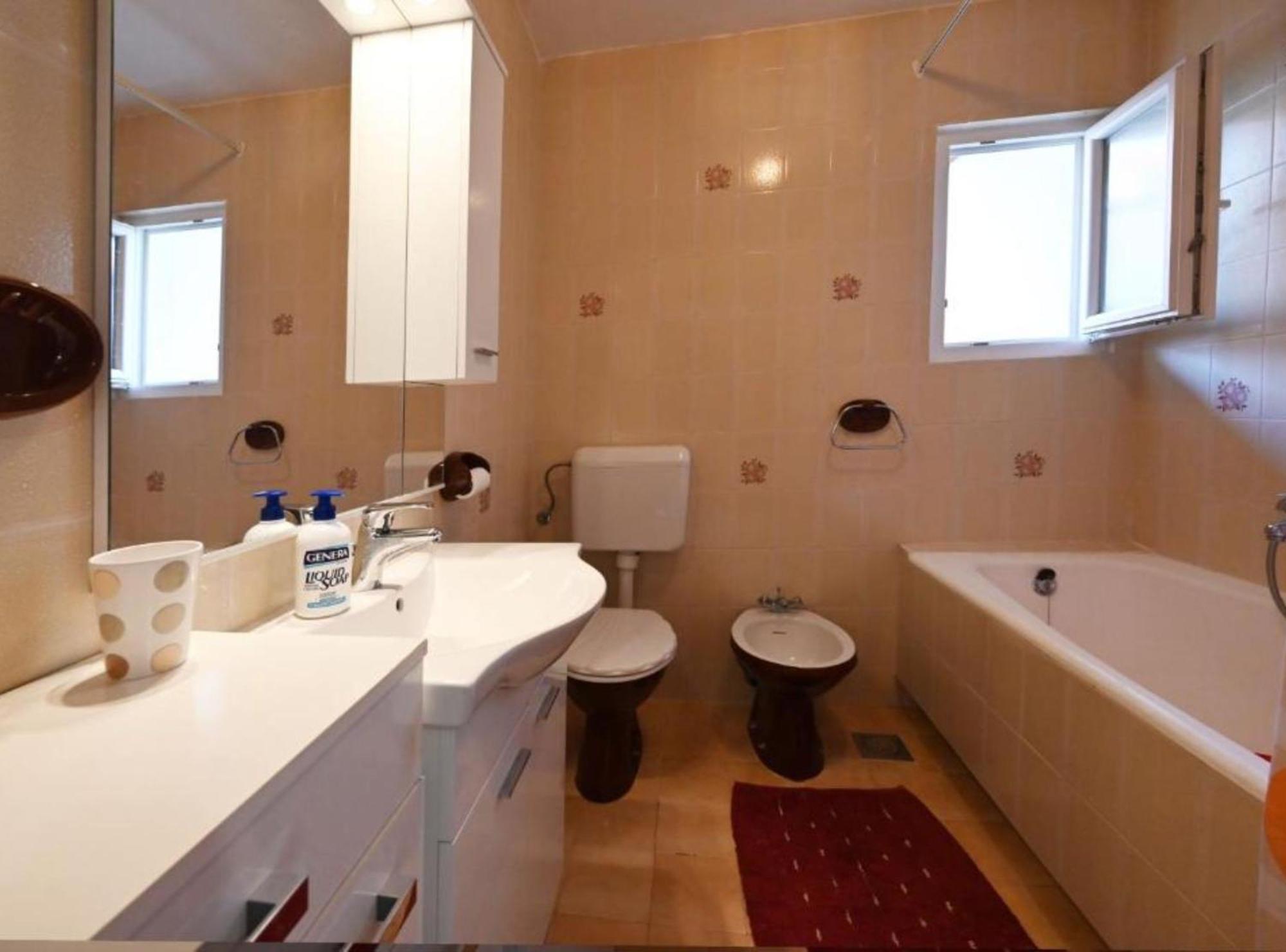 Apartments Mihovilovic - 50 M From Beach Slatine Eksteriør billede