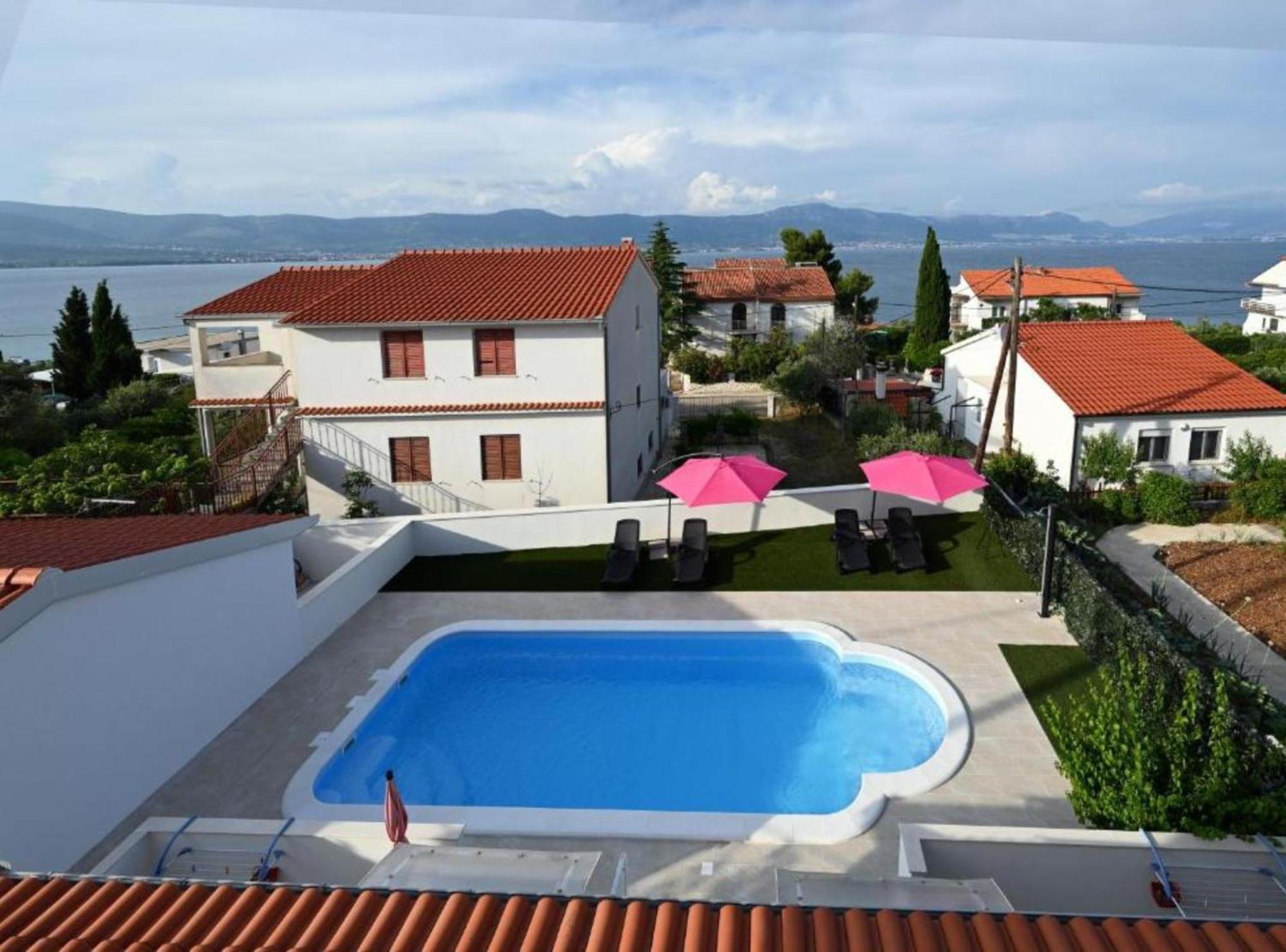 Apartments Mihovilovic - 50 M From Beach Slatine Eksteriør billede