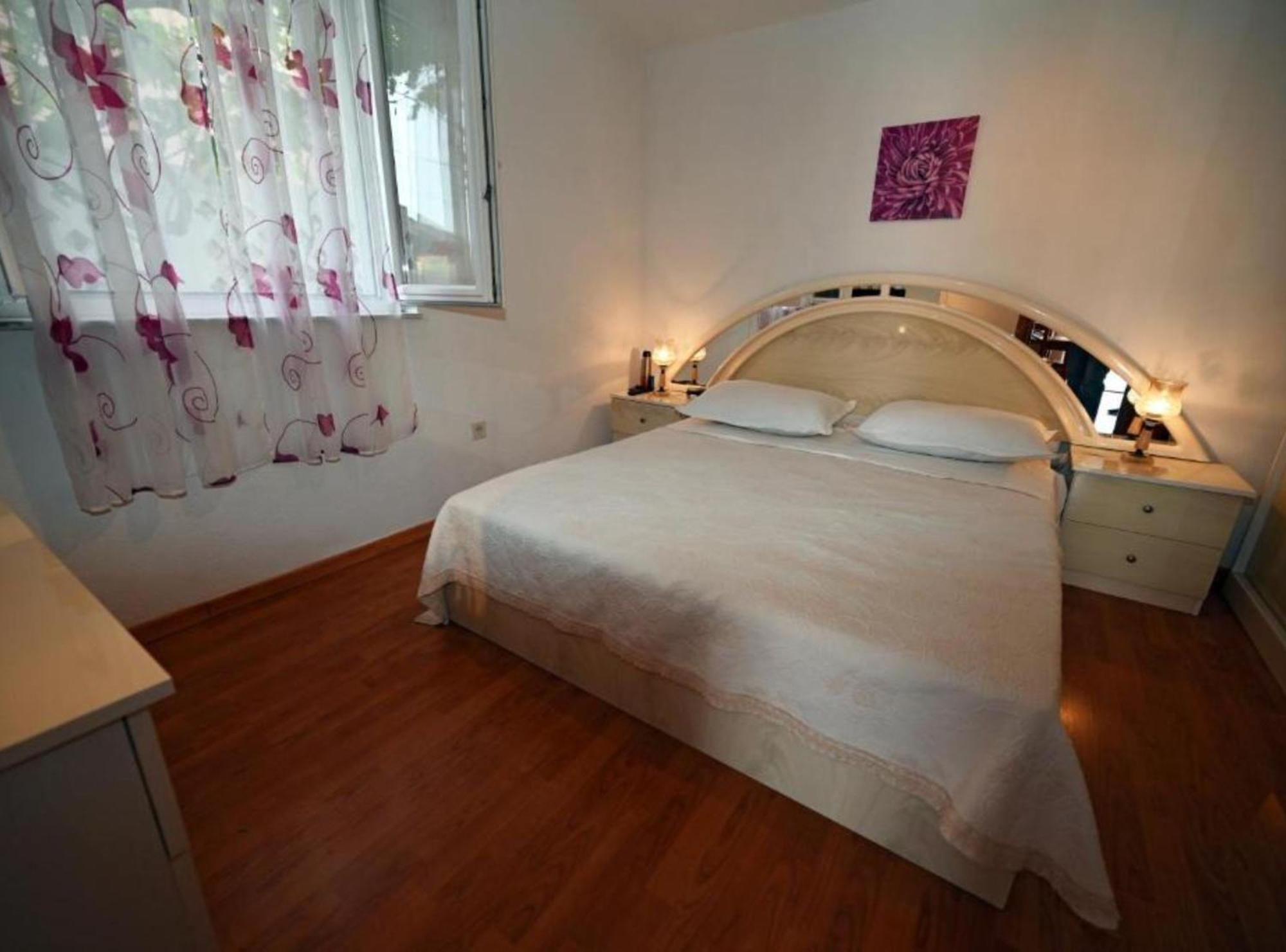 Apartments Mihovilovic - 50 M From Beach Slatine Eksteriør billede