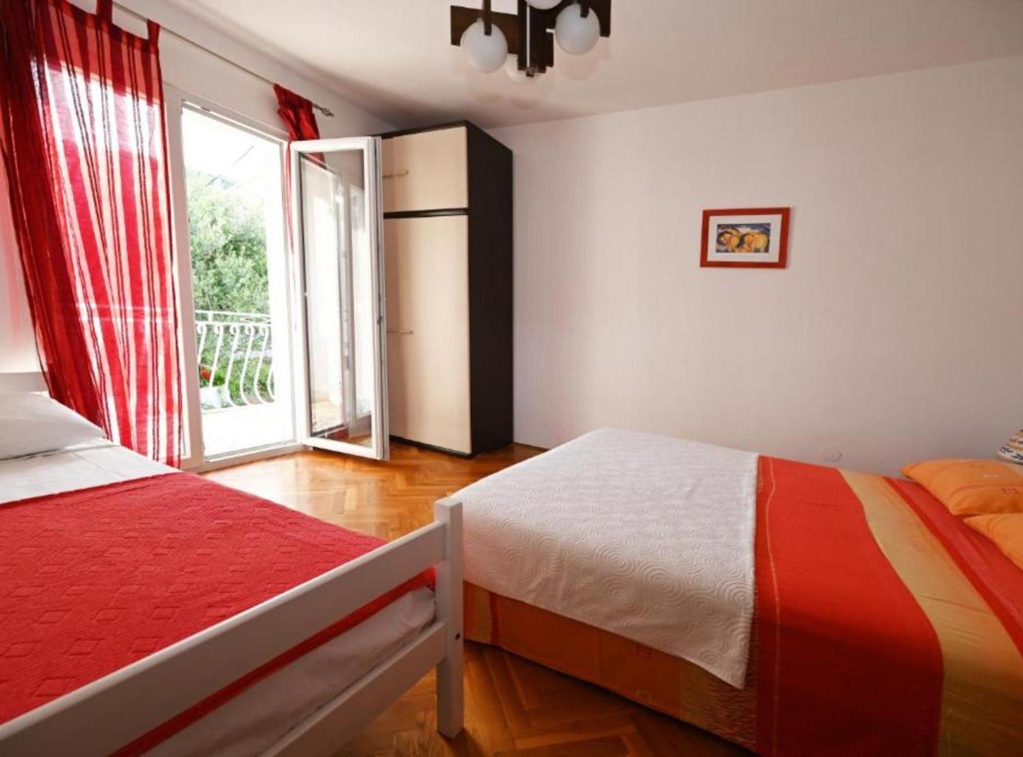 Apartments Mihovilovic - 50 M From Beach Slatine Eksteriør billede